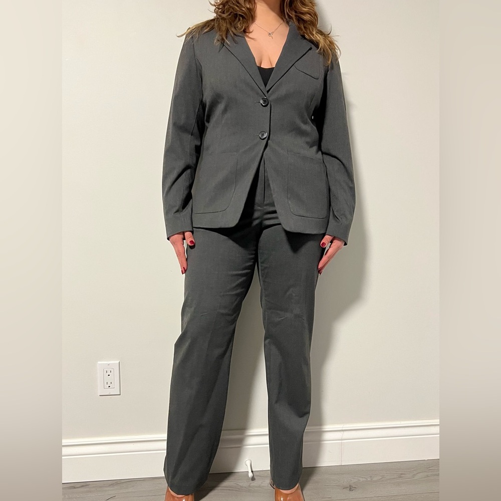 Liz Clairbone Women's Gray Pantsuit Size 12